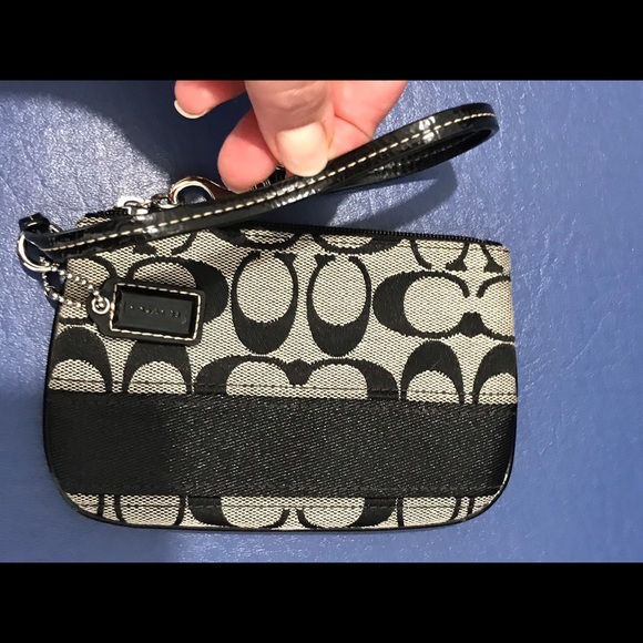 Coach black signature wristlet - Picture 3 of 8